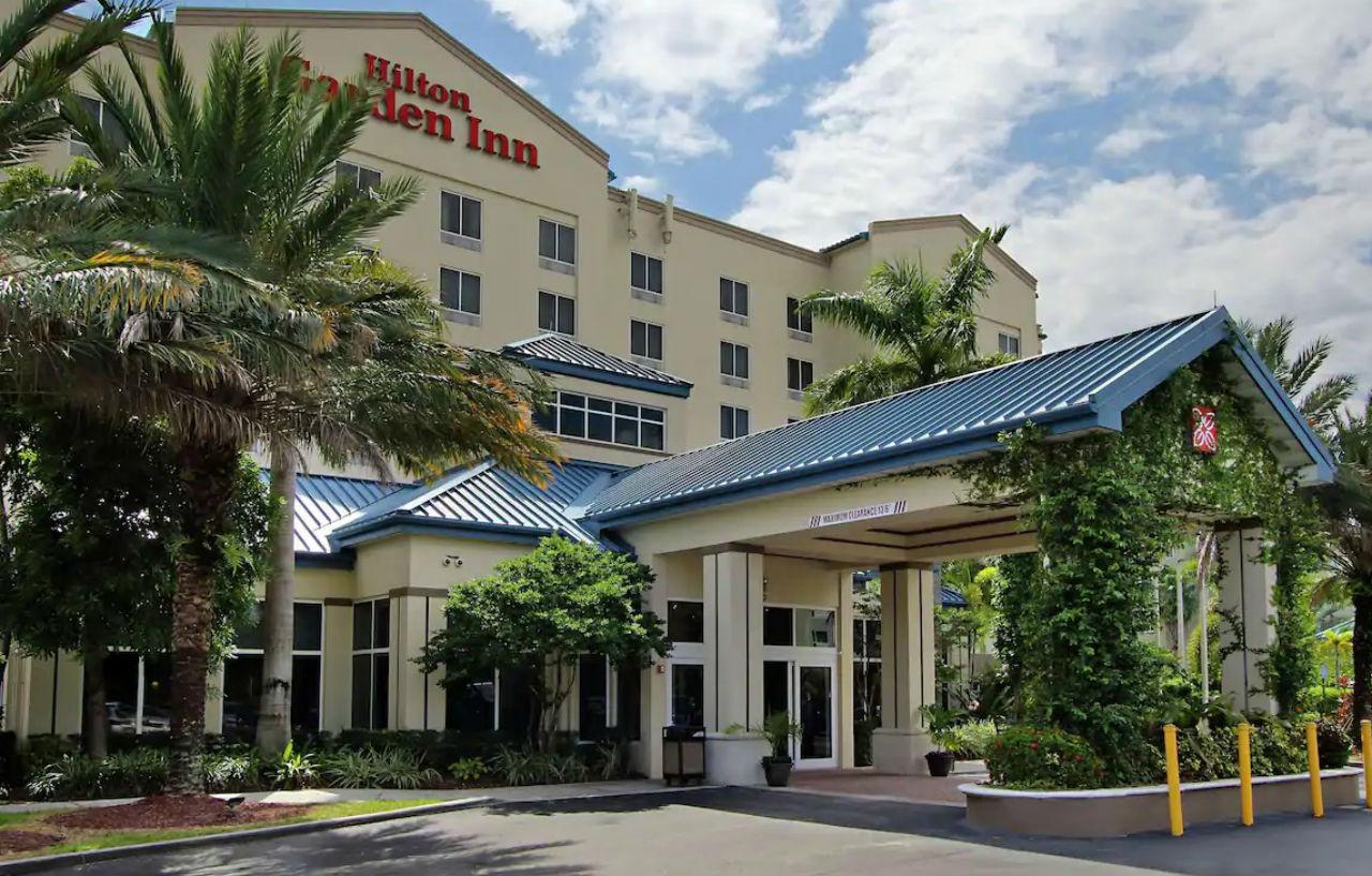 Hilton Garden Inn Miami Airport West Exterior photo